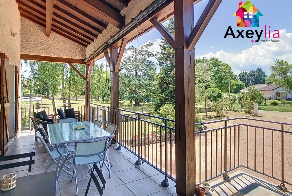 Maison à vendre à Saint-Romain-la-Motte avec 4 chambres et grand terrain arboré 