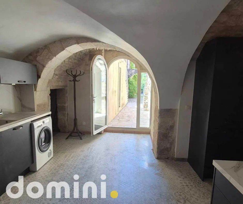 Charmant appartement T3 de 85 m² à Saussines avec cave et extérieur partagé 