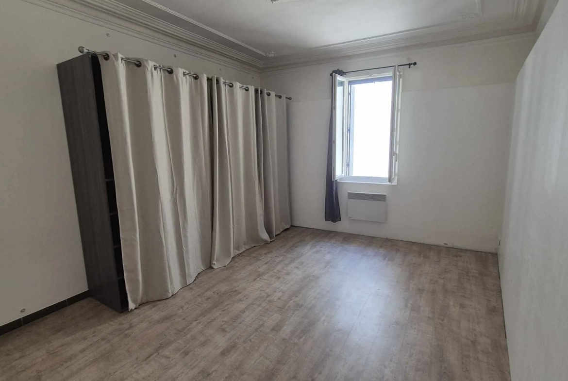 Charmant appartement T3 de 85 m² à Saussines avec cave et extérieur partagé 