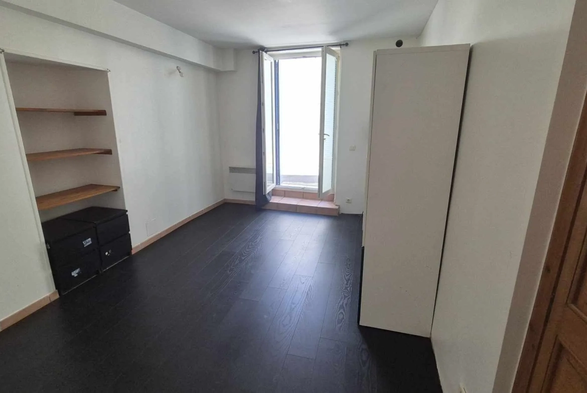 Charmant appartement T3 de 85 m² à Saussines avec cave et extérieur partagé 