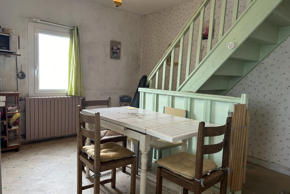 Maison à vendre à Condé-en-Normandie - 2 pièces, 42 m² avec travaux à prévoir 