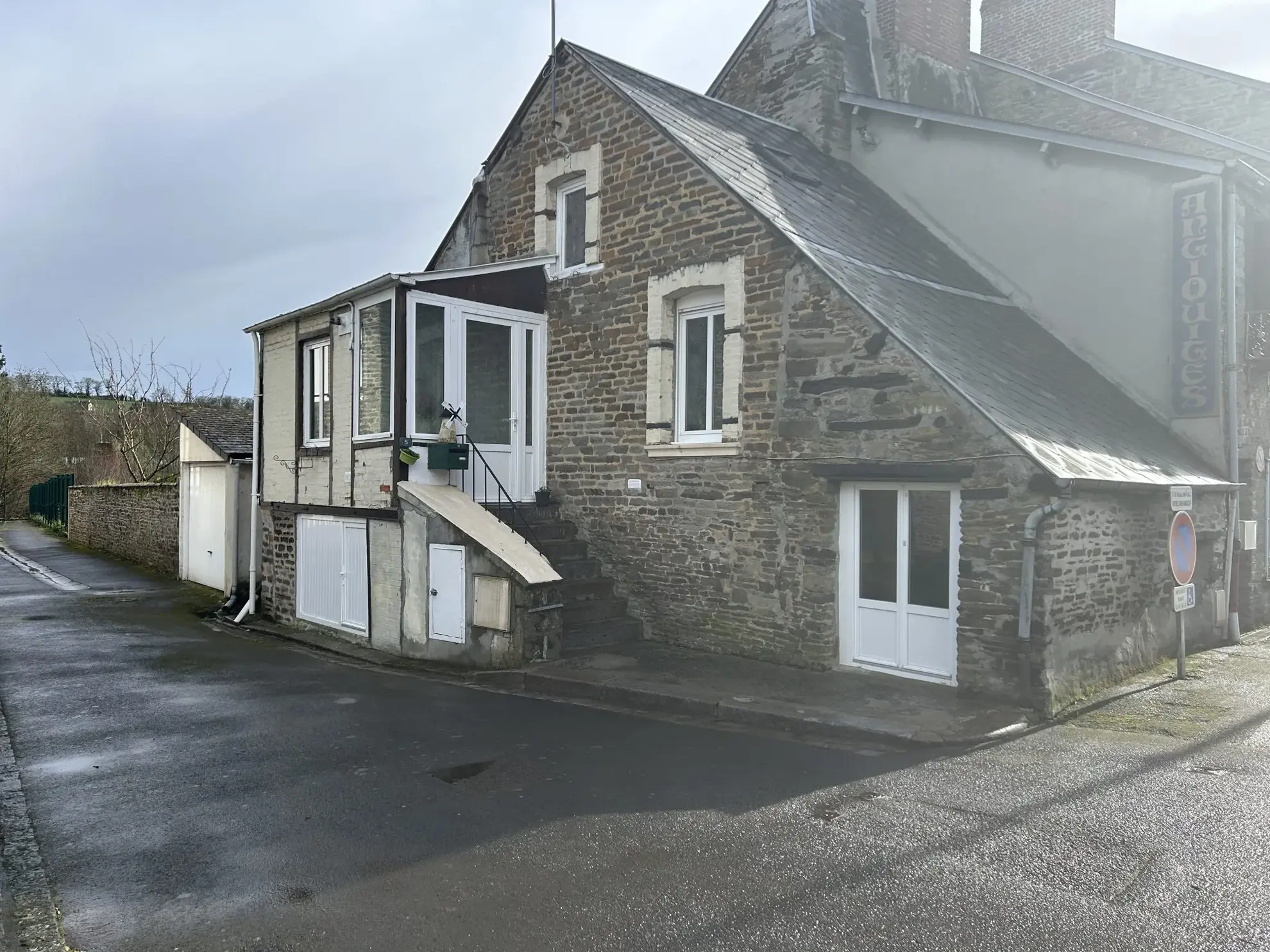 Maison à vendre à Condé-en-Normandie - 2 pièces, 42 m² avec travaux à prévoir 