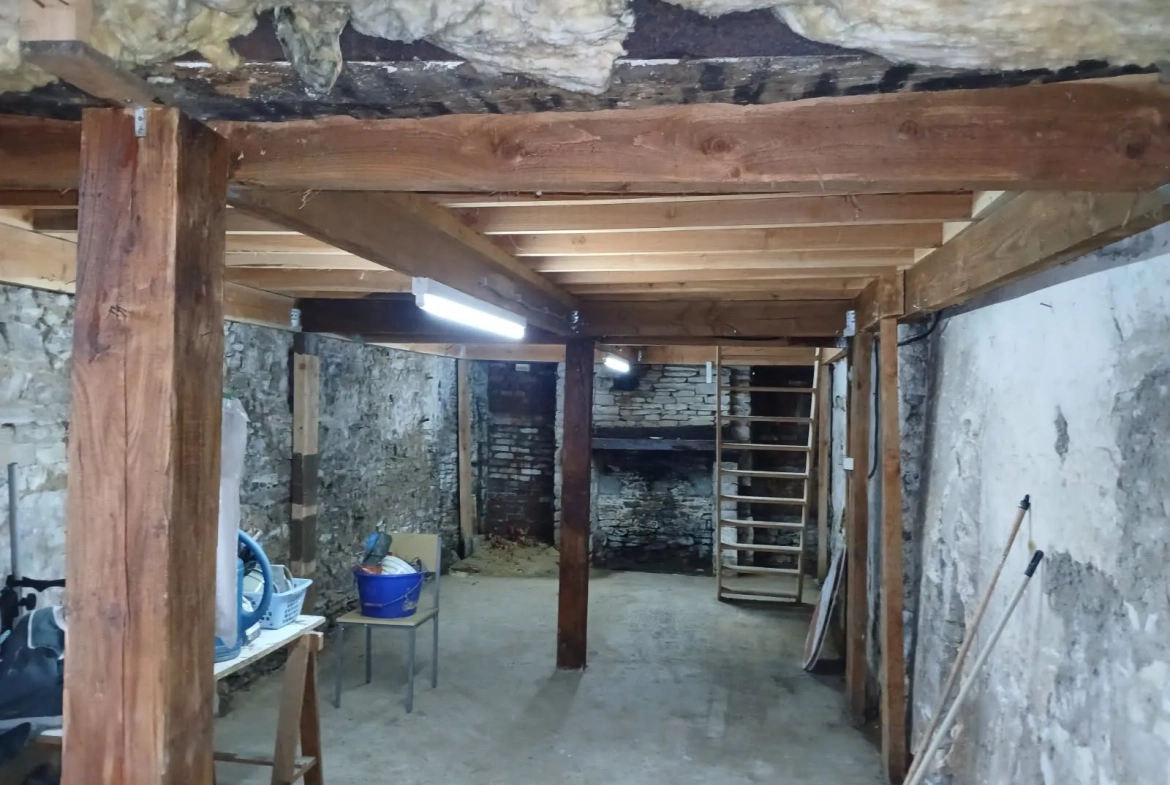 Maison à vendre à Condé-en-Normandie - 2 pièces, 42 m² avec travaux à prévoir 
