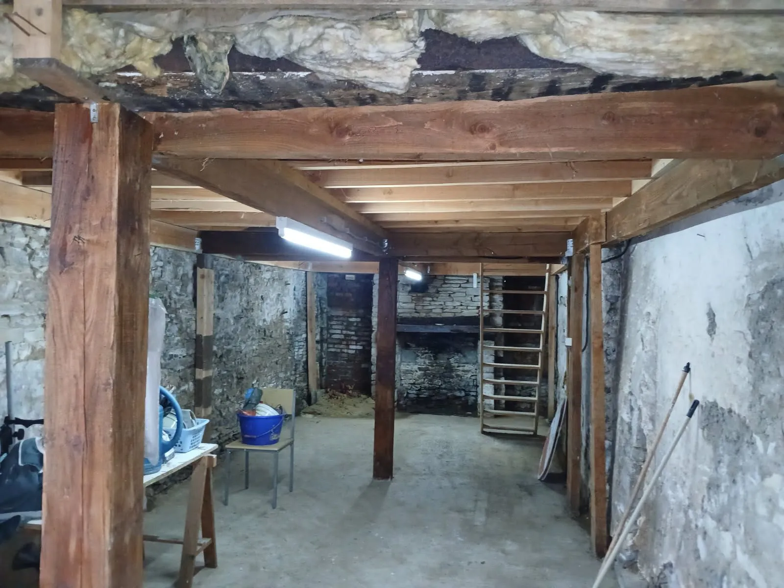 Maison à vendre à Condé-en-Normandie - 2 pièces, 42 m² avec travaux à prévoir 