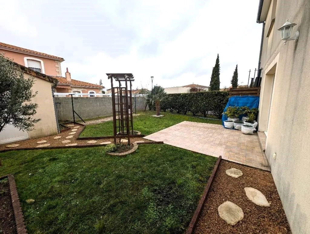 Maison à Buxerolles de 99 m² avec jardin, 3 chambres et garage