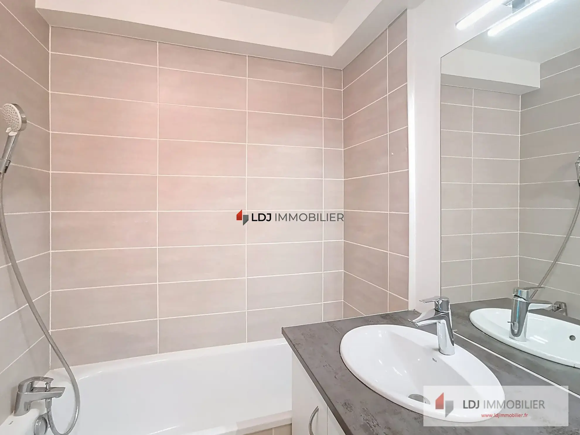 Appartement T3 avec terrasse et garage à Perpignan 