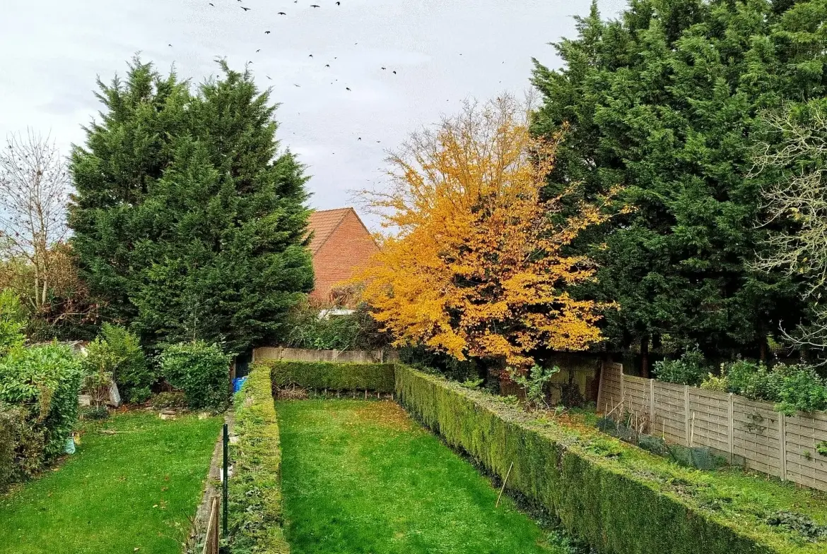 Maison à vendre à Houplines - 70m² avec jardin et parking 