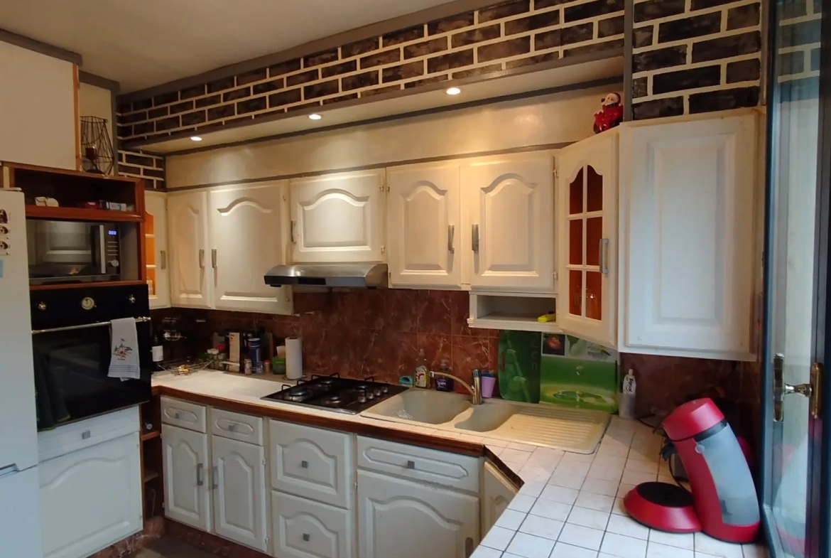Maison à vendre à Houplines - 70m² avec jardin et parking 