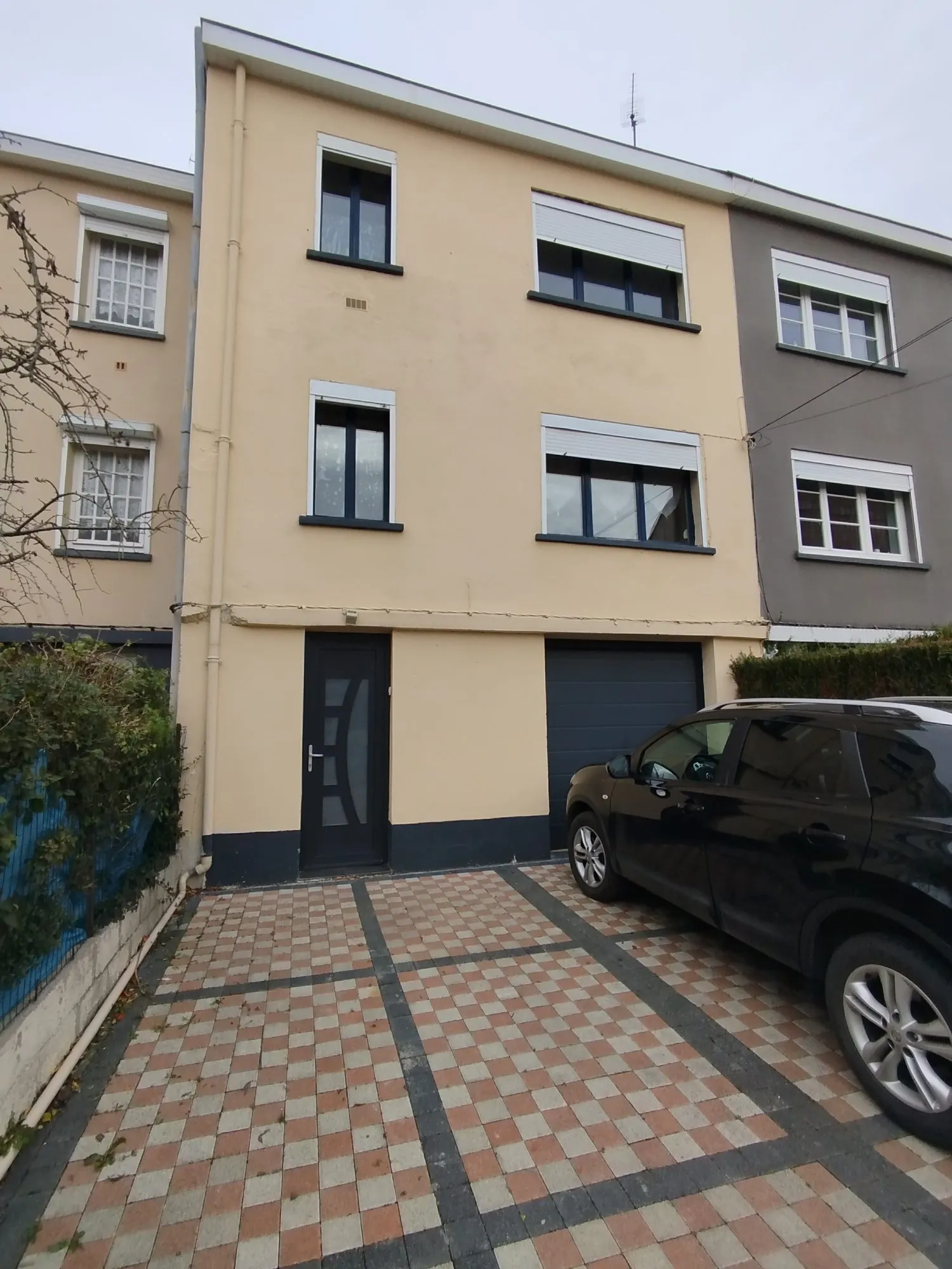 Maison à vendre à Houplines - 70m² avec jardin et parking 