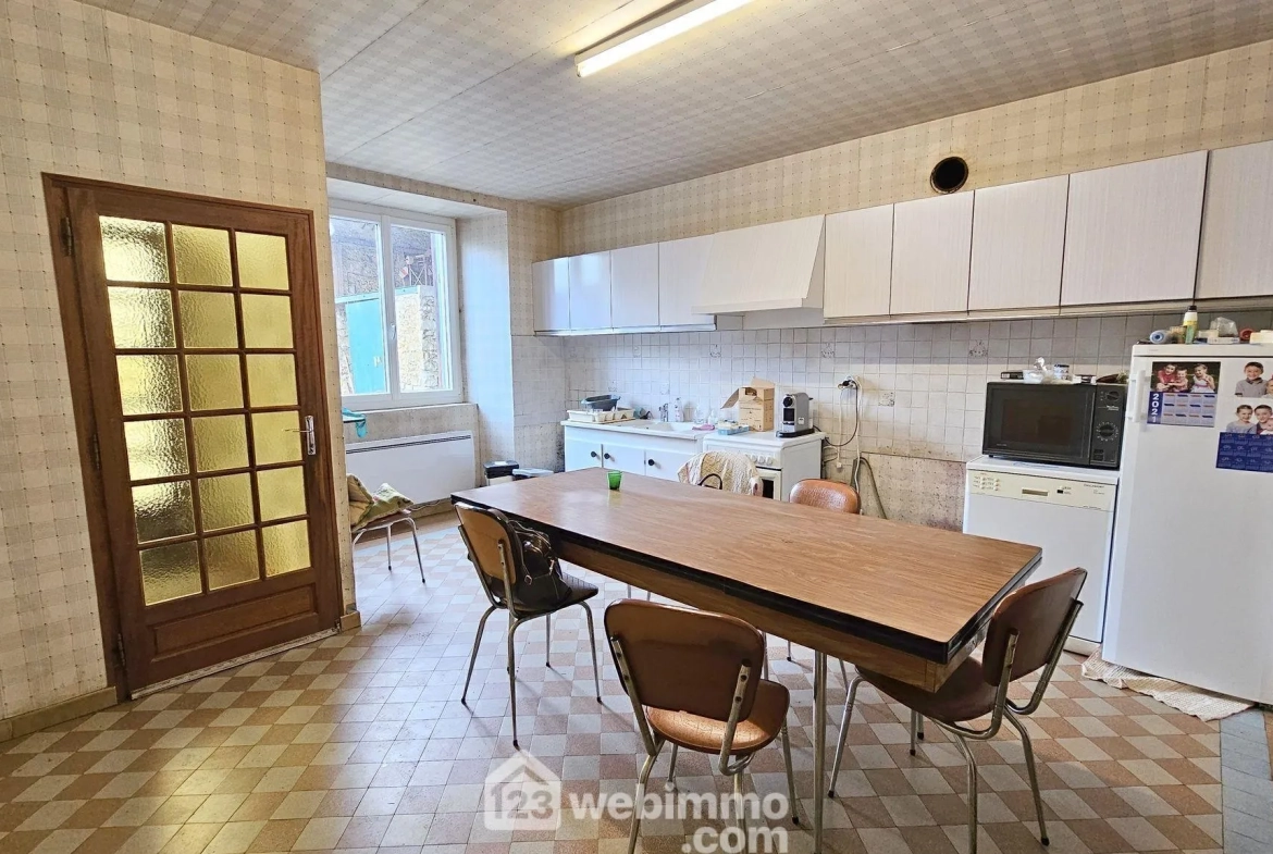 Ancienne ferme à rénover de 264 m² avec dépendances à La Chapelle-la-Reine 