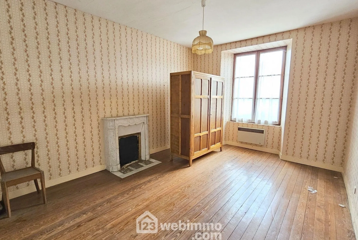 Ancienne ferme à rénover de 264 m² avec dépendances à La Chapelle-la-Reine 