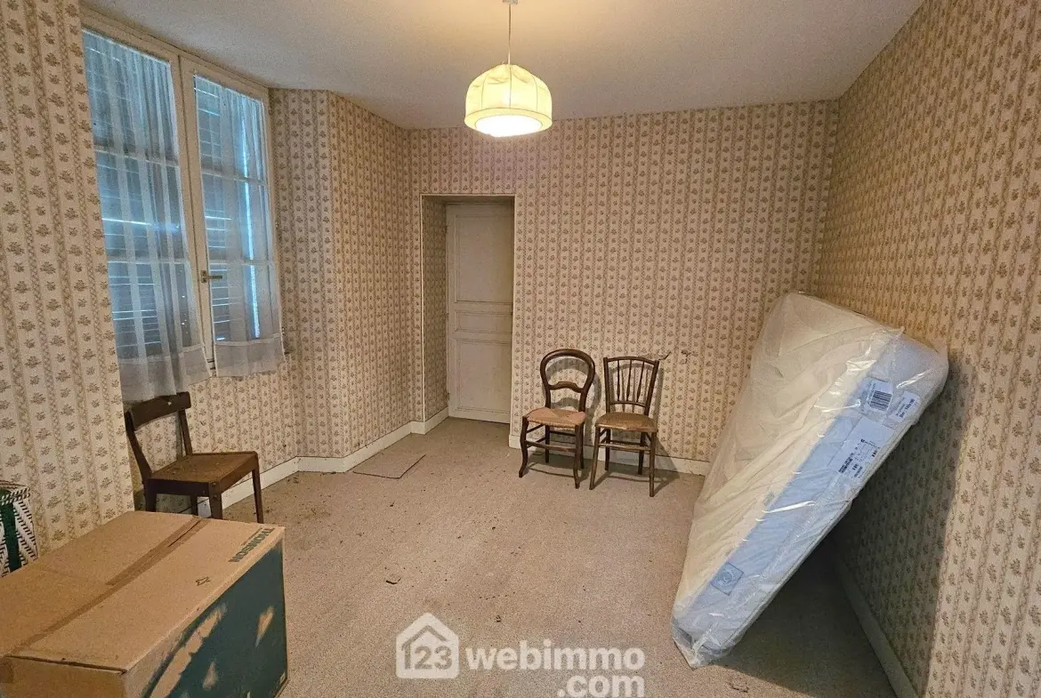 Ancienne ferme à rénover de 264 m² avec dépendances à La Chapelle-la-Reine 
