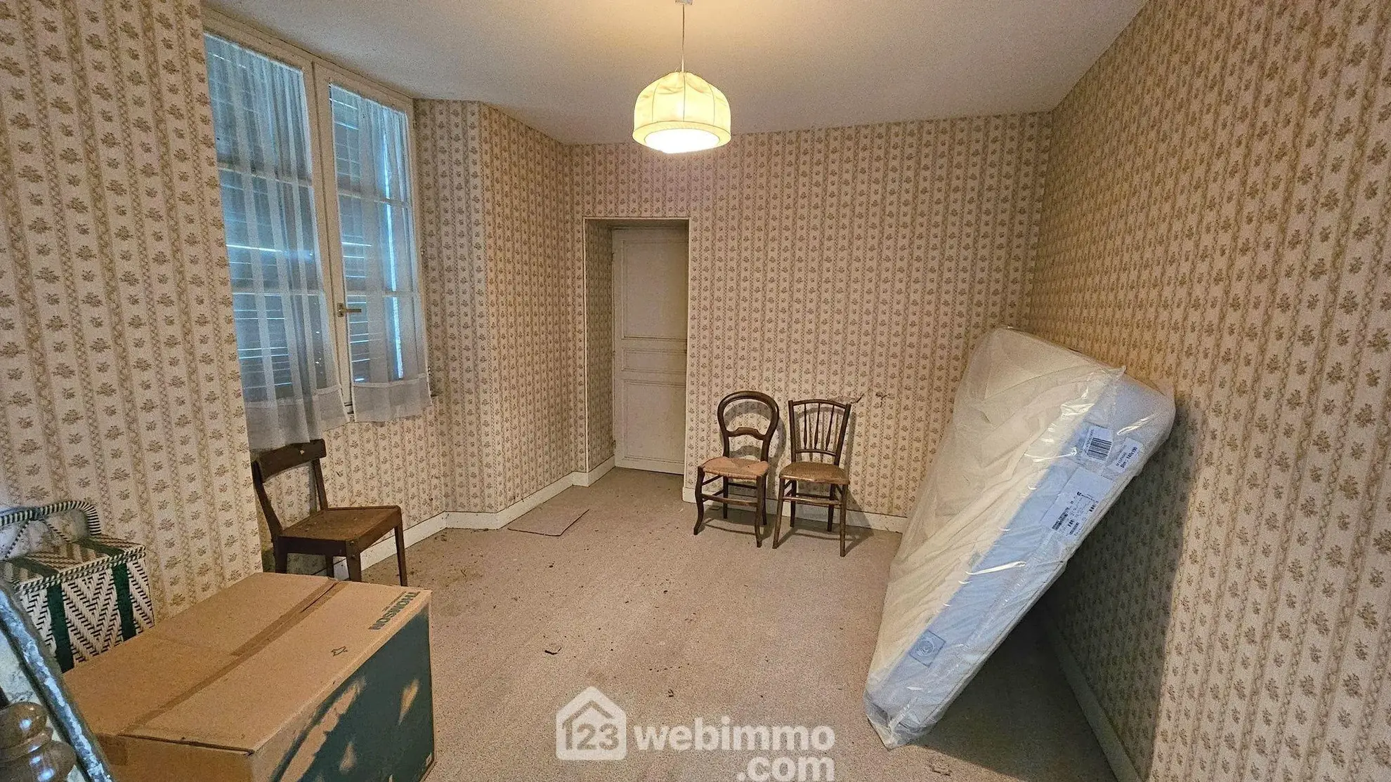 Ancienne ferme à rénover de 264 m² avec dépendances à La Chapelle-la-Reine 
