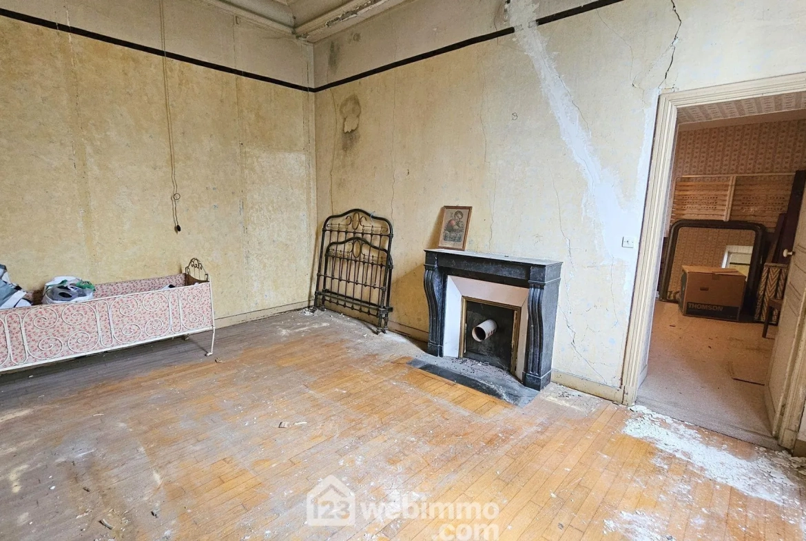 Ancienne ferme à rénover de 264 m² avec dépendances à La Chapelle-la-Reine 