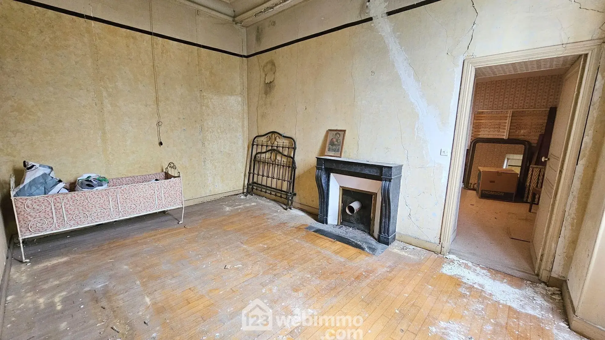 Ancienne ferme à rénover de 264 m² avec dépendances à La Chapelle-la-Reine 