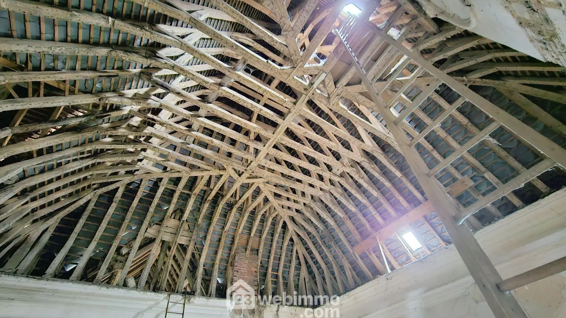 Ancienne ferme à rénover de 264 m² avec dépendances à La Chapelle-la-Reine 