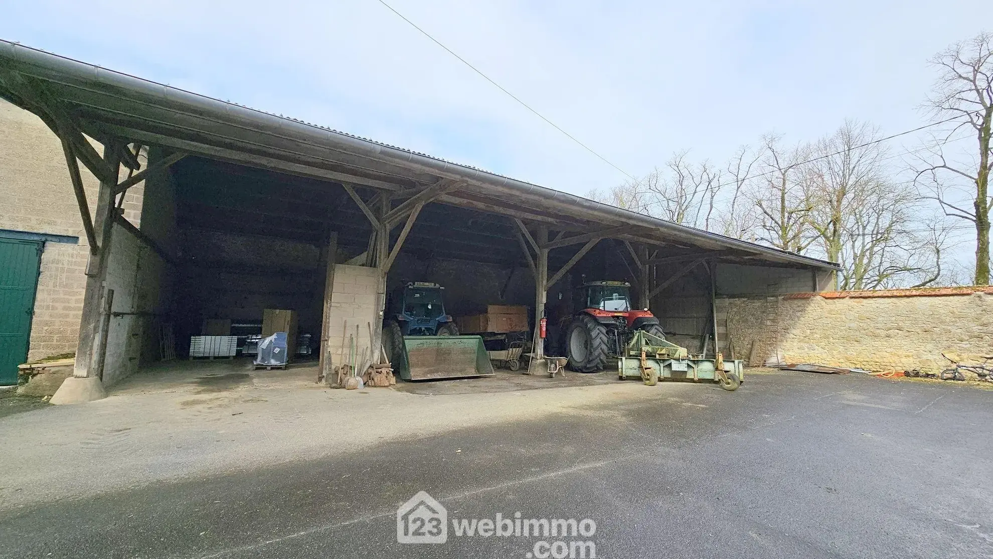 Ancienne ferme à rénover de 264 m² avec dépendances à La Chapelle-la-Reine 