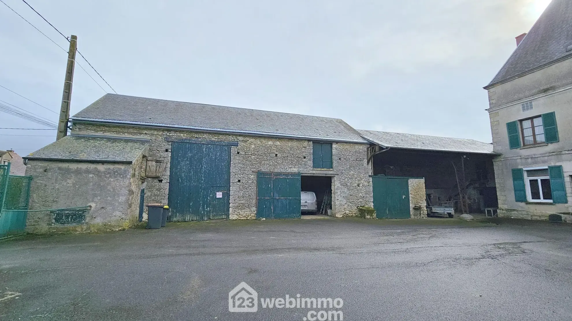 Ancienne ferme à rénover de 264 m² avec dépendances à La Chapelle-la-Reine 