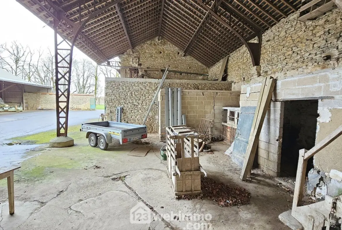 Ancienne ferme à rénover de 264 m² avec dépendances à La Chapelle-la-Reine 