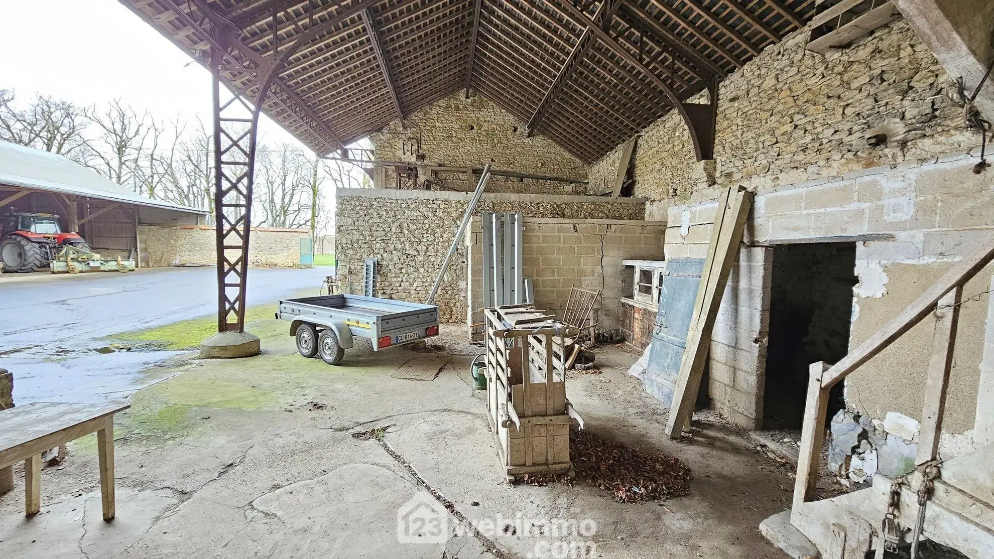 Ancienne ferme à rénover de 264 m² avec dépendances à La Chapelle-la-Reine 