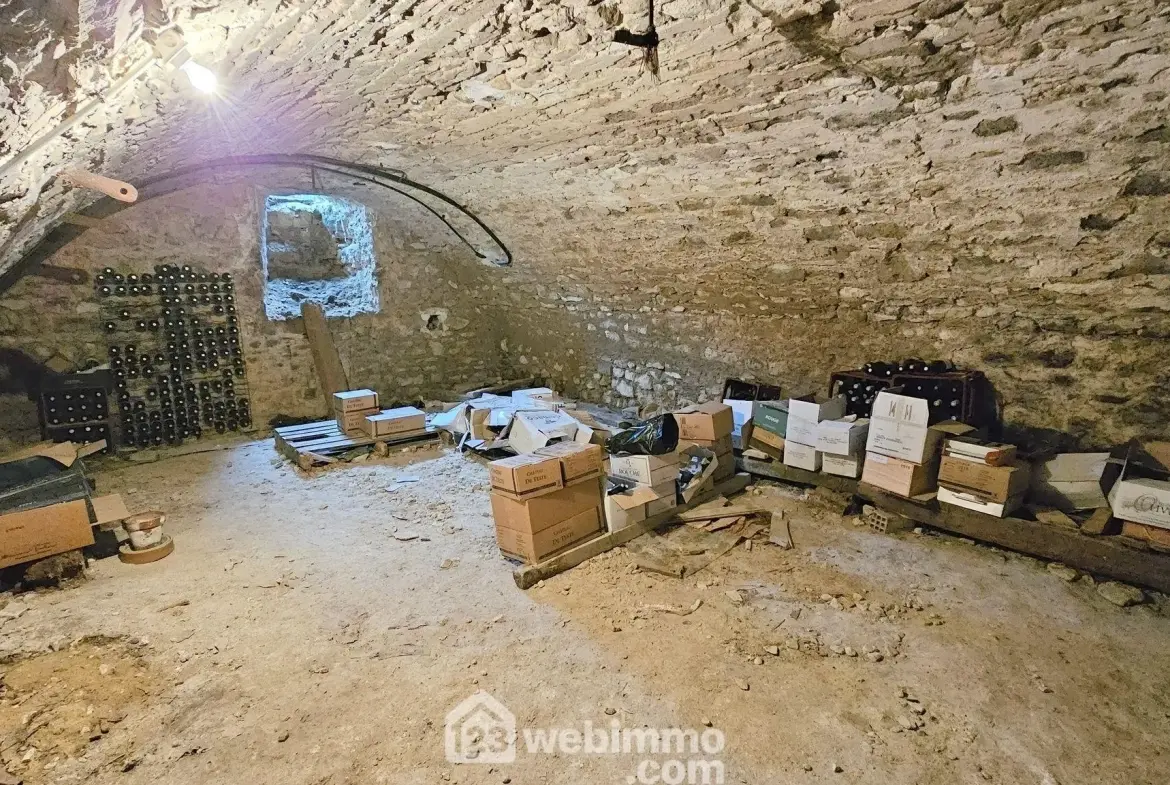 Ancienne ferme à rénover de 264 m² avec dépendances à La Chapelle-la-Reine 