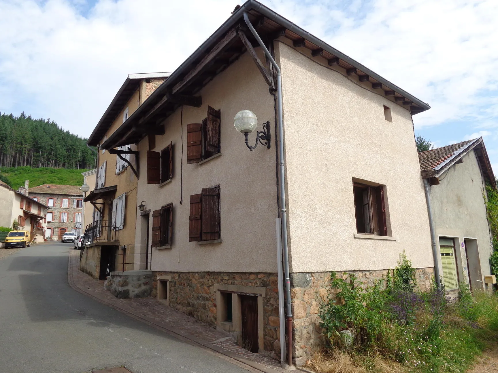 Maison à rénover de 85 m² à Grandris avec terrain de 167 m² - Investissement idéal 