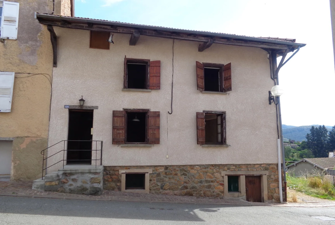 Maison à rénover de 85 m² à Grandris avec terrain de 167 m² - Investissement idéal 