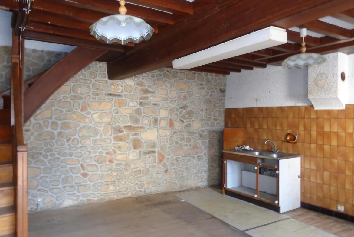 Maison à rénover de 85 m² à Grandris avec terrain de 167 m² - Investissement idéal 