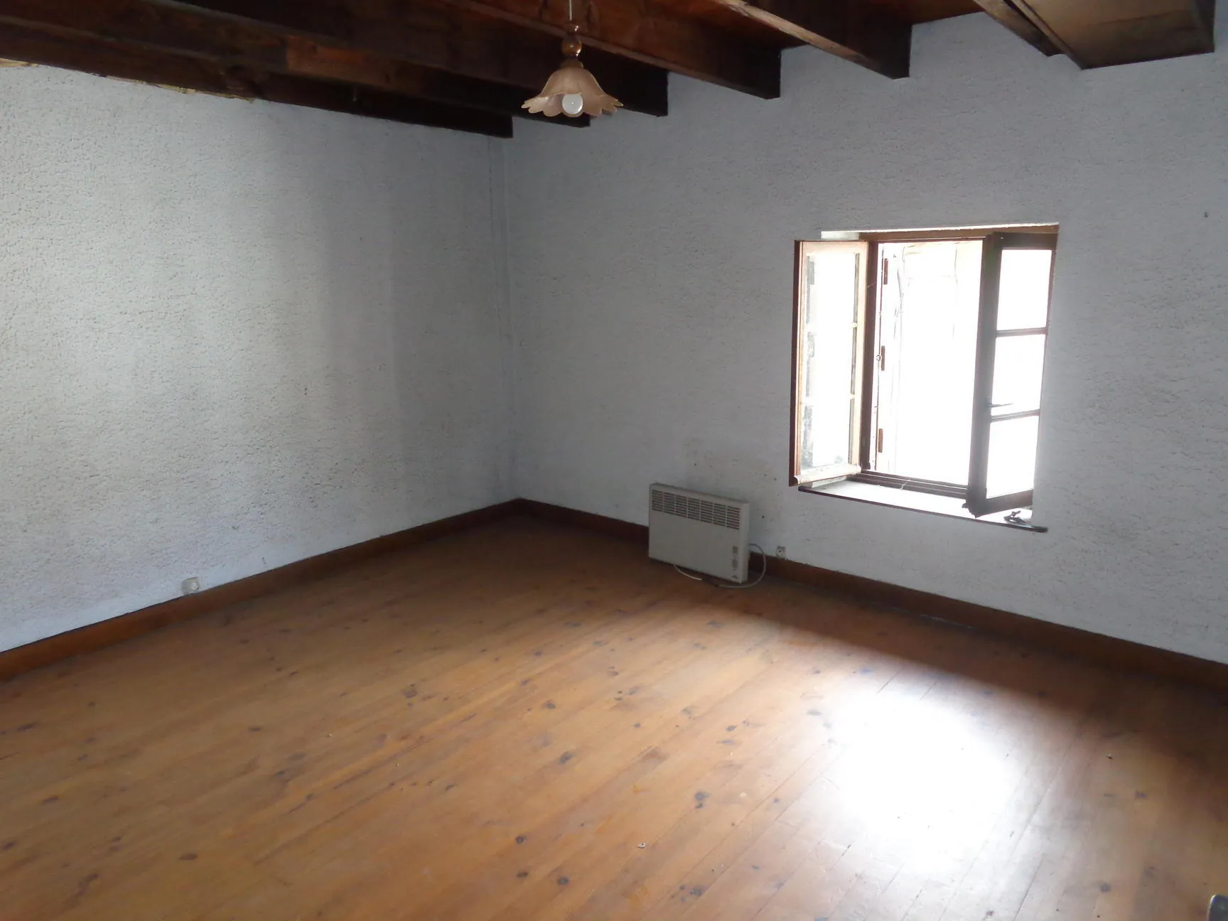 Maison à rénover de 85 m² à Grandris avec terrain de 167 m² - Investissement idéal 