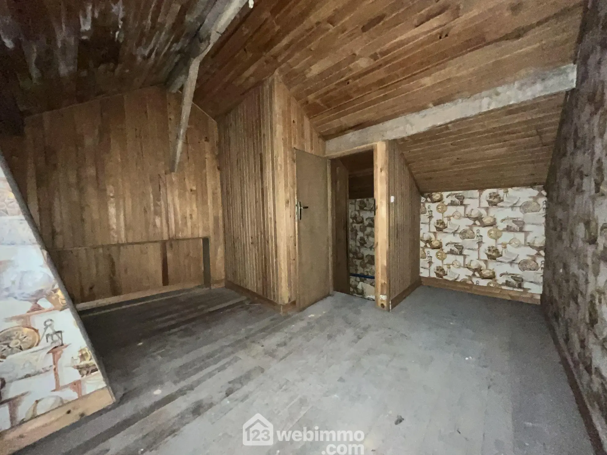 Vitrine commerciale de 50 m² à Listrac-Médoc, emplacement stratégique sur la route départementale 215 
