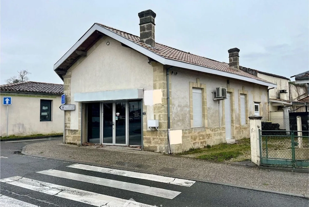 Vitrine commerciale de 50 m² à Listrac-Médoc, emplacement stratégique sur la route départementale 215 