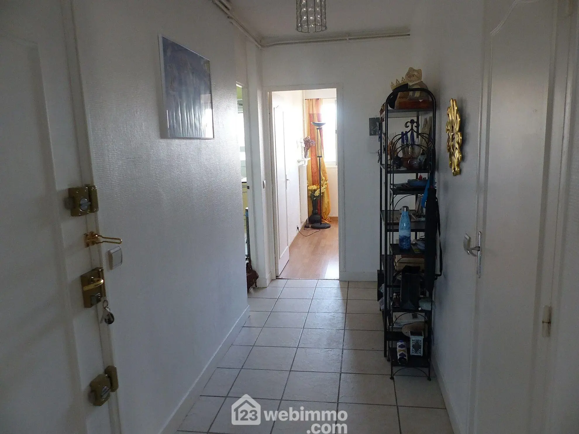 Appartement de 99 m² à Bihorel avec 3 chambres, résidence sécurisée et parking 