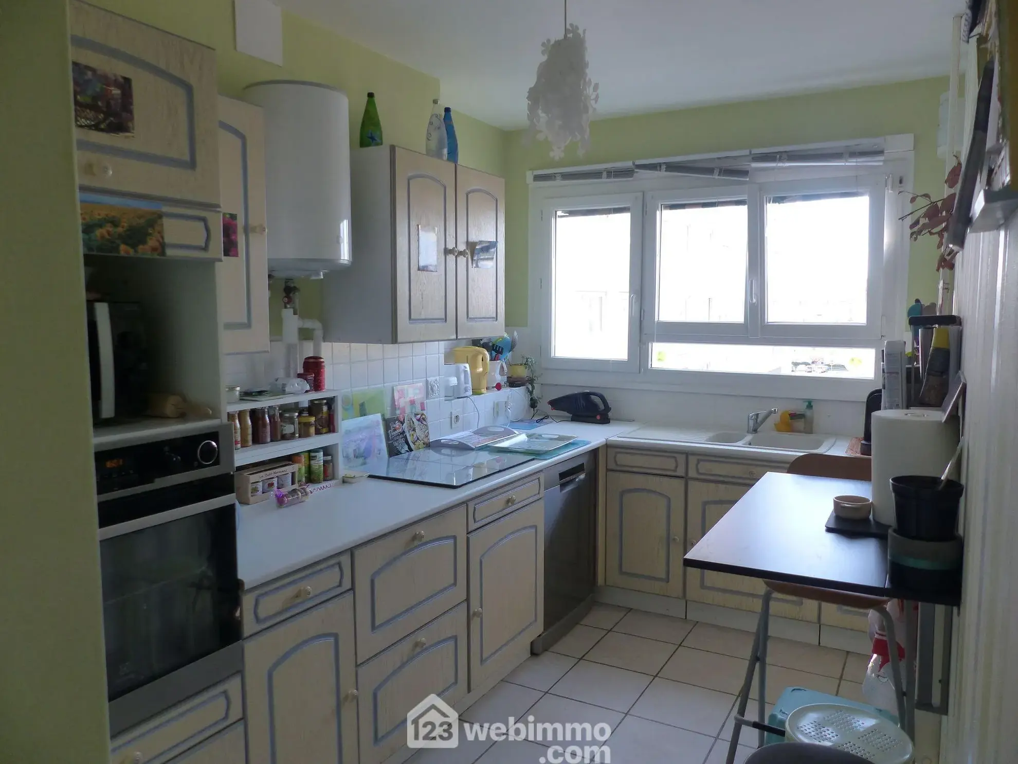 Appartement de 99 m² à Bihorel avec 3 chambres, résidence sécurisée et parking 