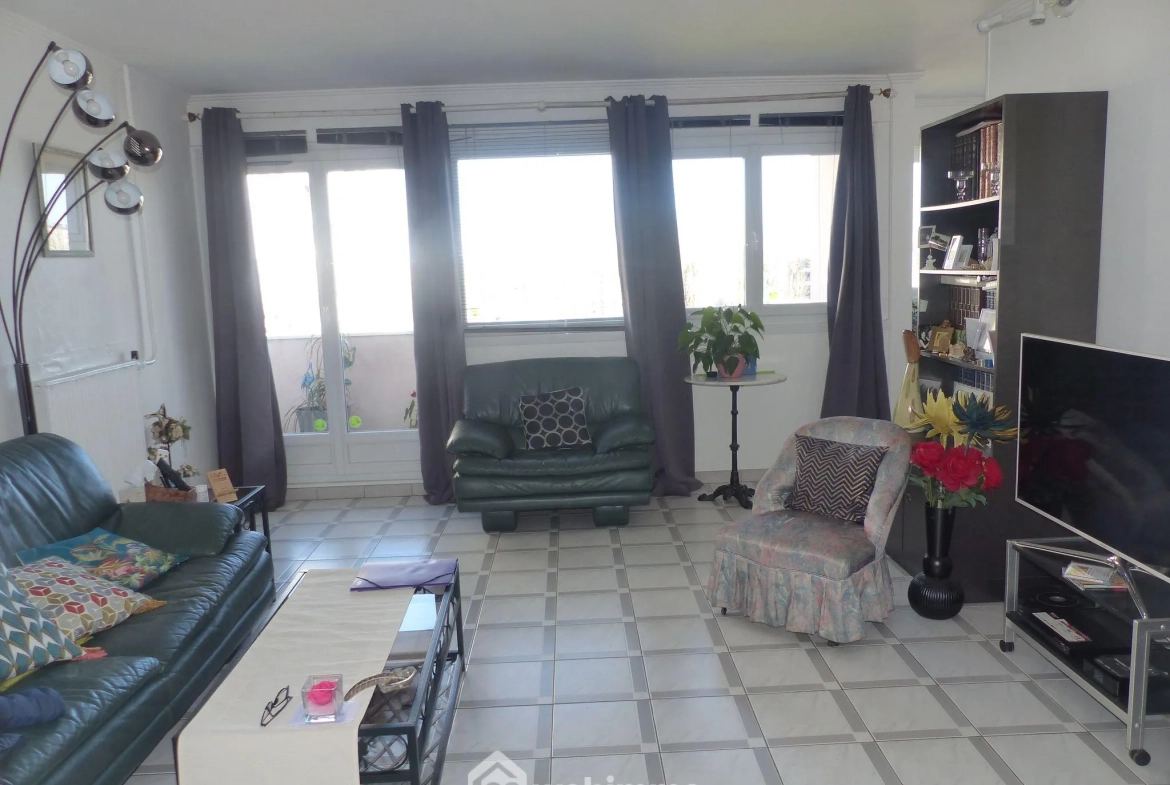 Appartement de 99 m² à Bihorel avec 3 chambres, résidence sécurisée et parking 