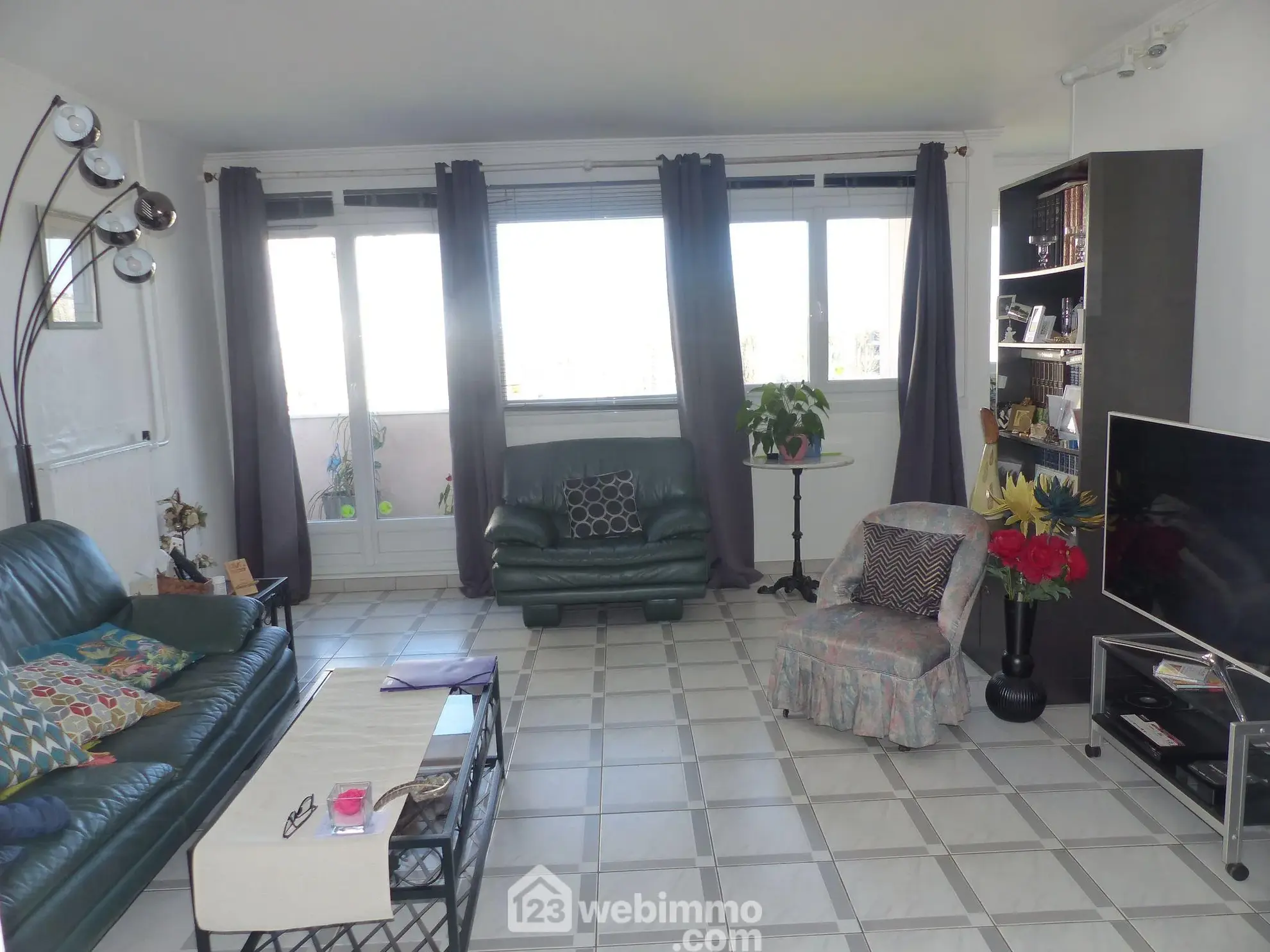 Appartement de 99 m² à Bihorel avec 3 chambres, résidence sécurisée et parking 