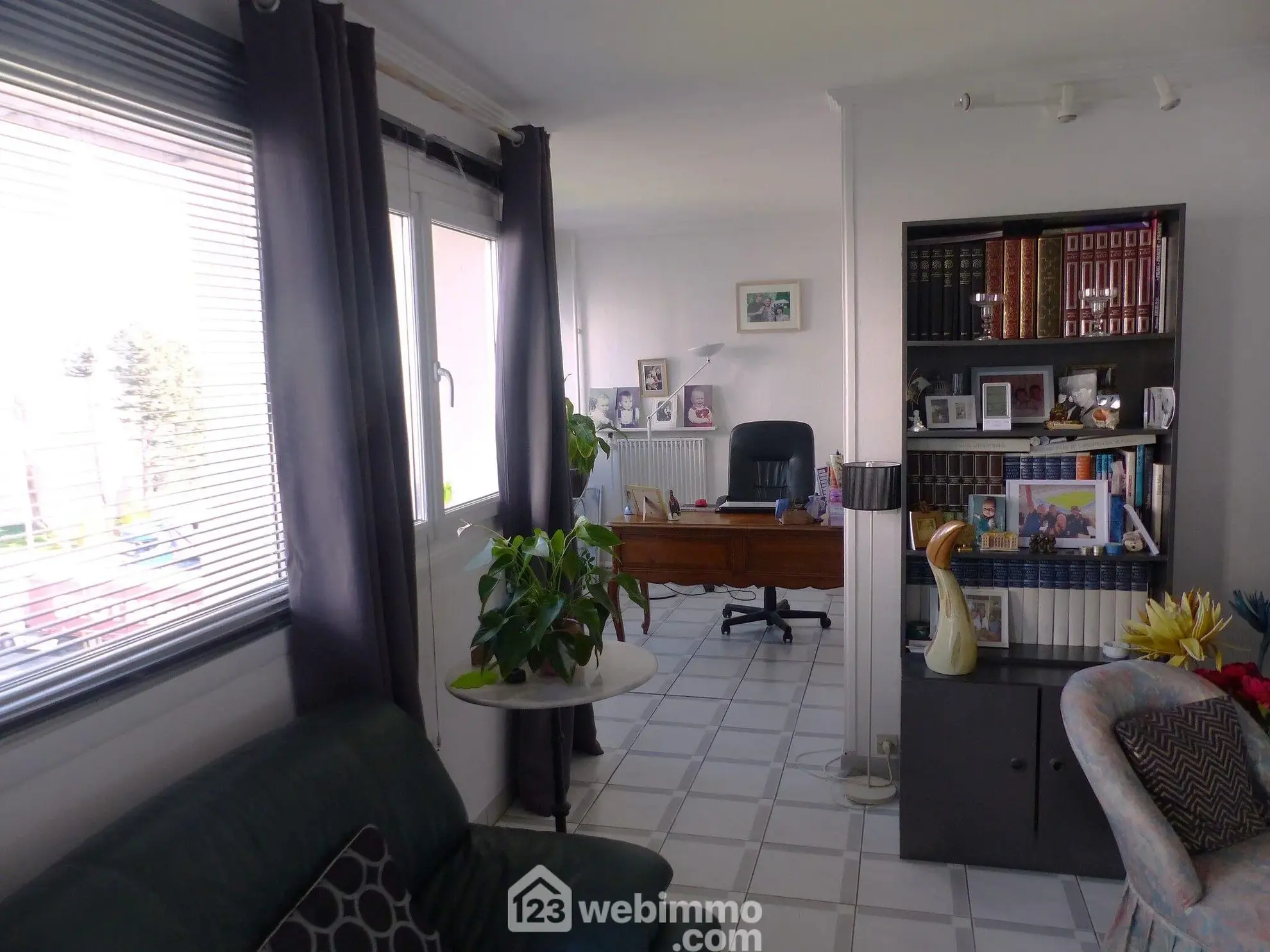 Appartement de 99 m² à Bihorel avec 3 chambres, résidence sécurisée et parking 