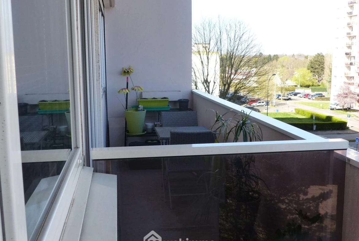 Appartement de 99 m² à Bihorel avec 3 chambres, résidence sécurisée et parking 