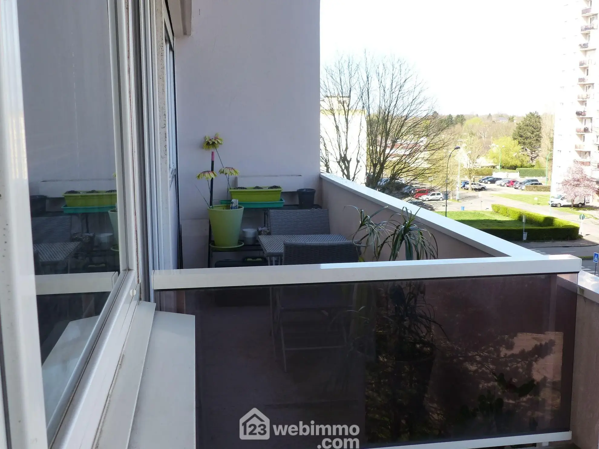 Appartement de 99 m² à Bihorel avec 3 chambres, résidence sécurisée et parking 