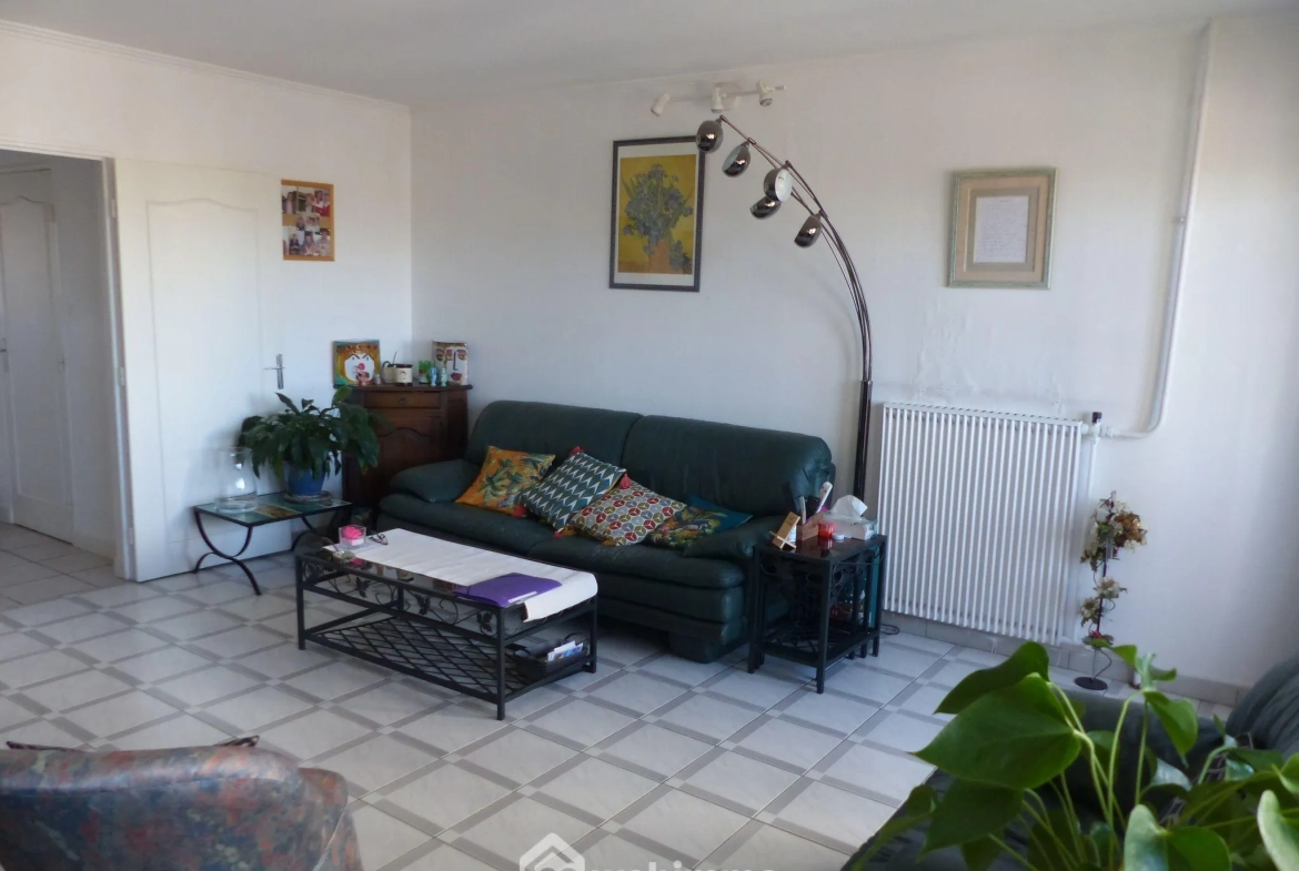 Appartement de 99 m² à Bihorel avec 3 chambres, résidence sécurisée et parking 