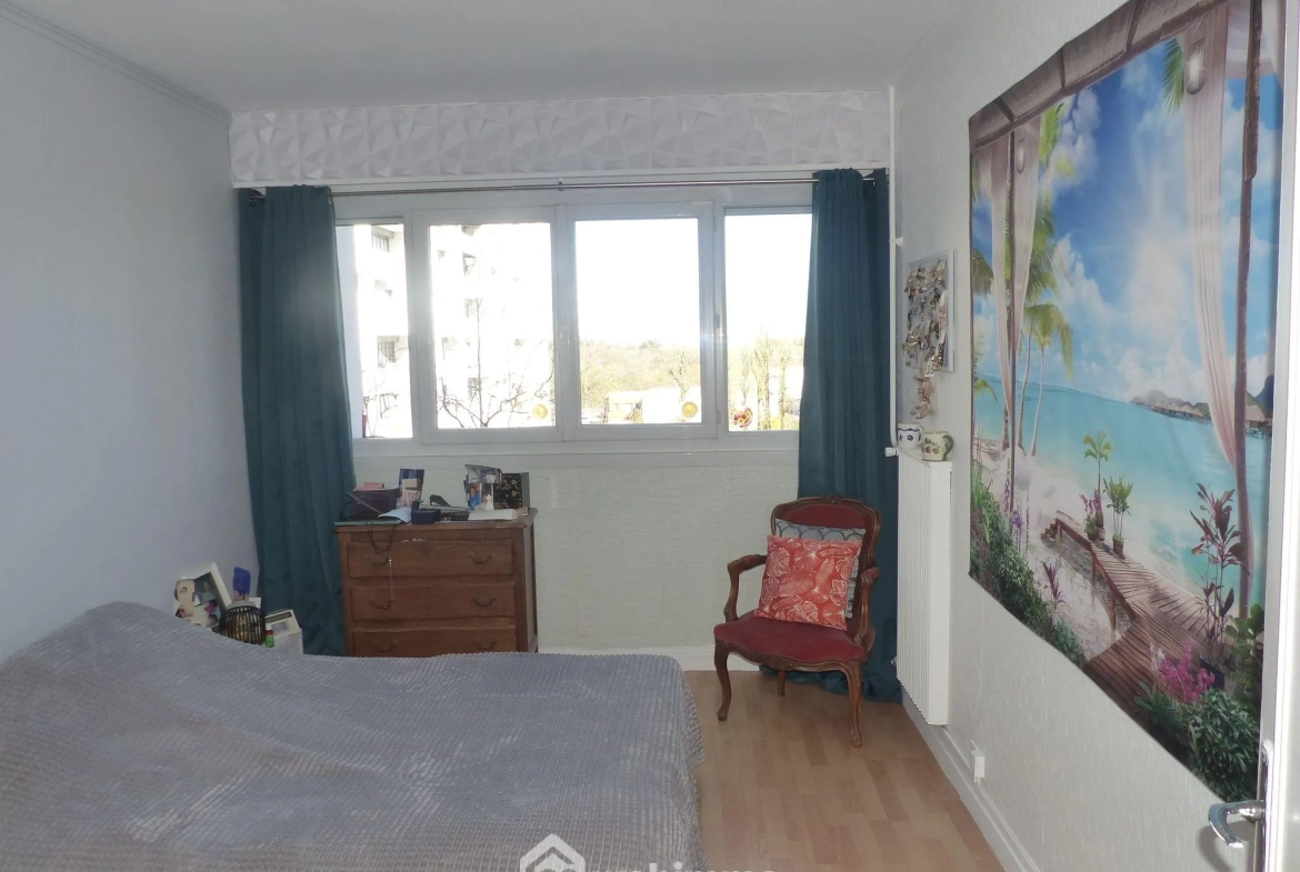 Appartement de 99 m² à Bihorel avec 3 chambres, résidence sécurisée et parking 