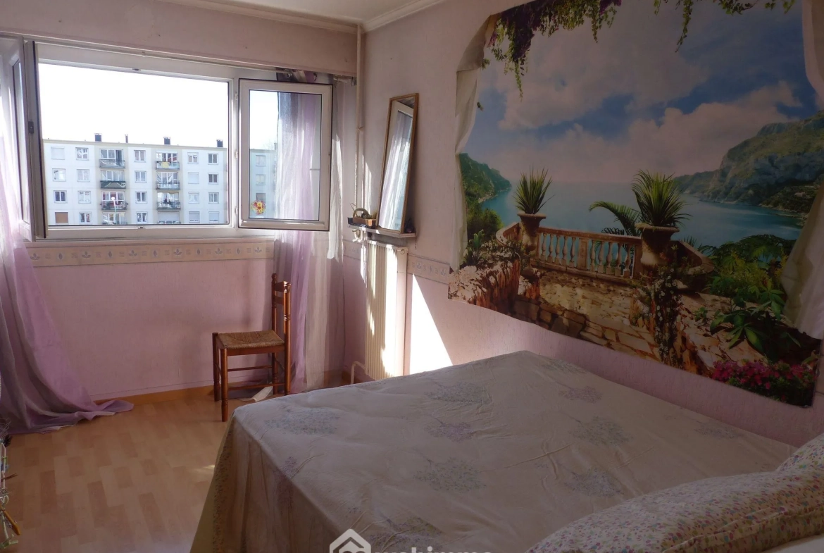 Appartement de 99 m² à Bihorel avec 3 chambres, résidence sécurisée et parking 