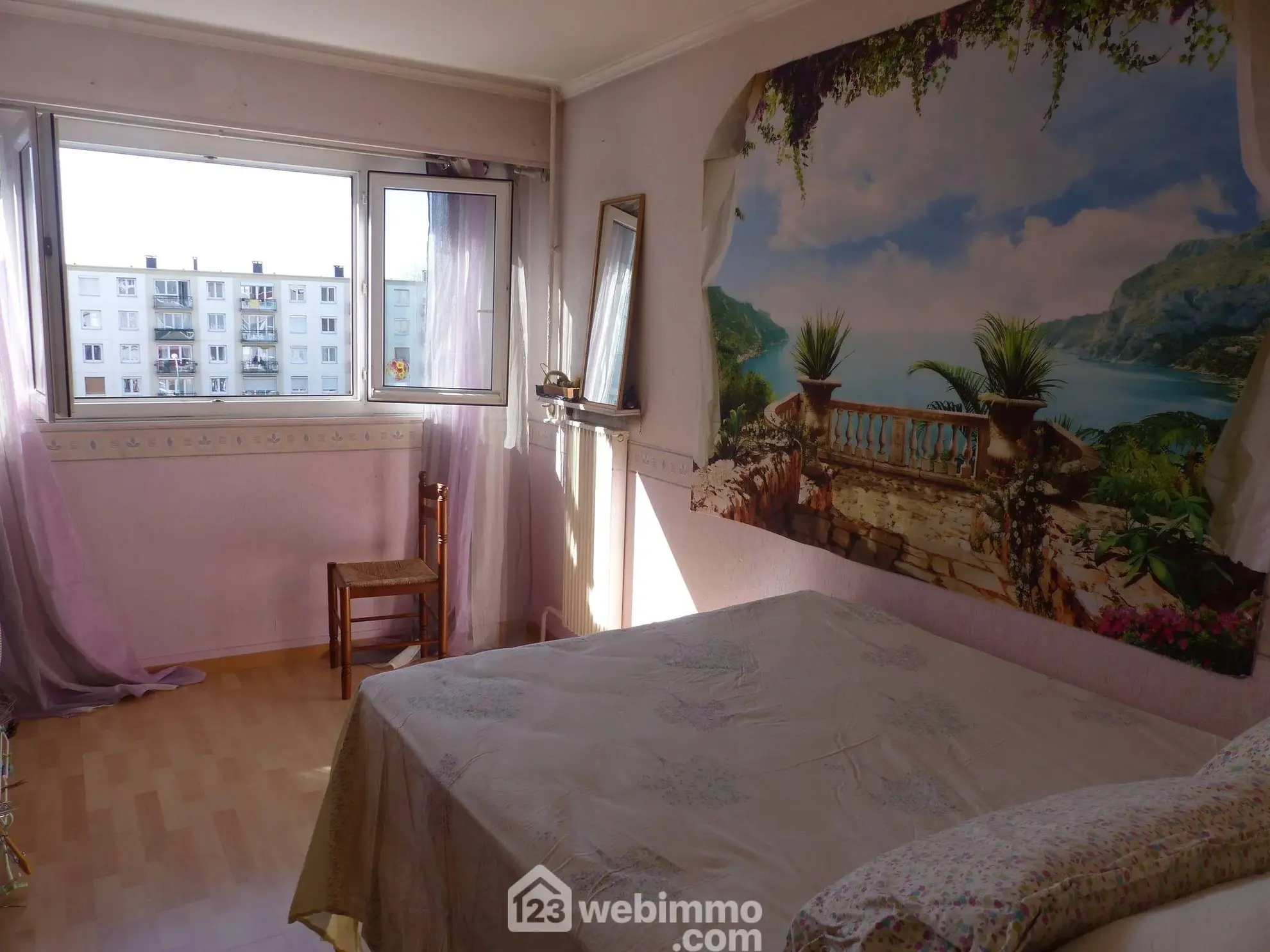 Appartement de 99 m² à Bihorel avec 3 chambres, résidence sécurisée et parking 