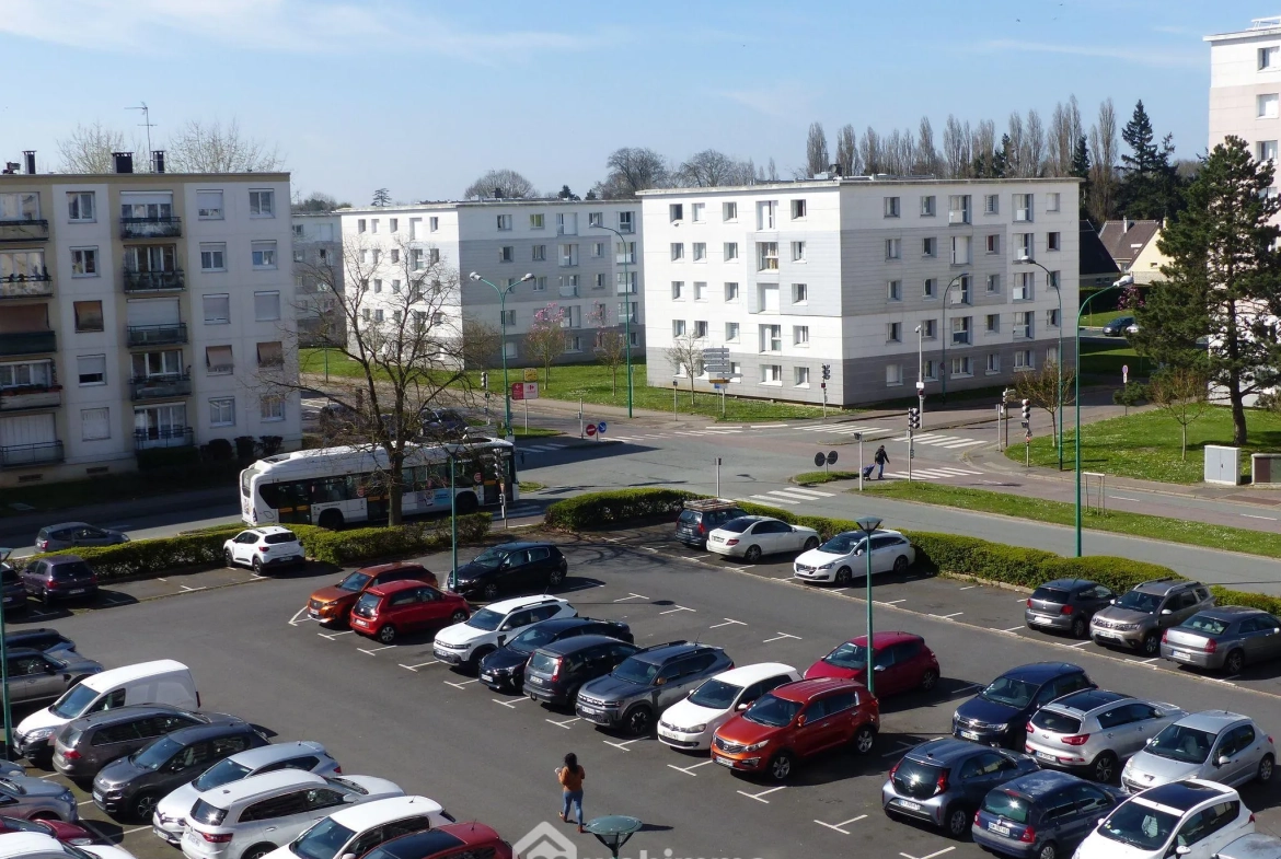 Appartement de 99 m² à Bihorel avec 3 chambres, résidence sécurisée et parking 