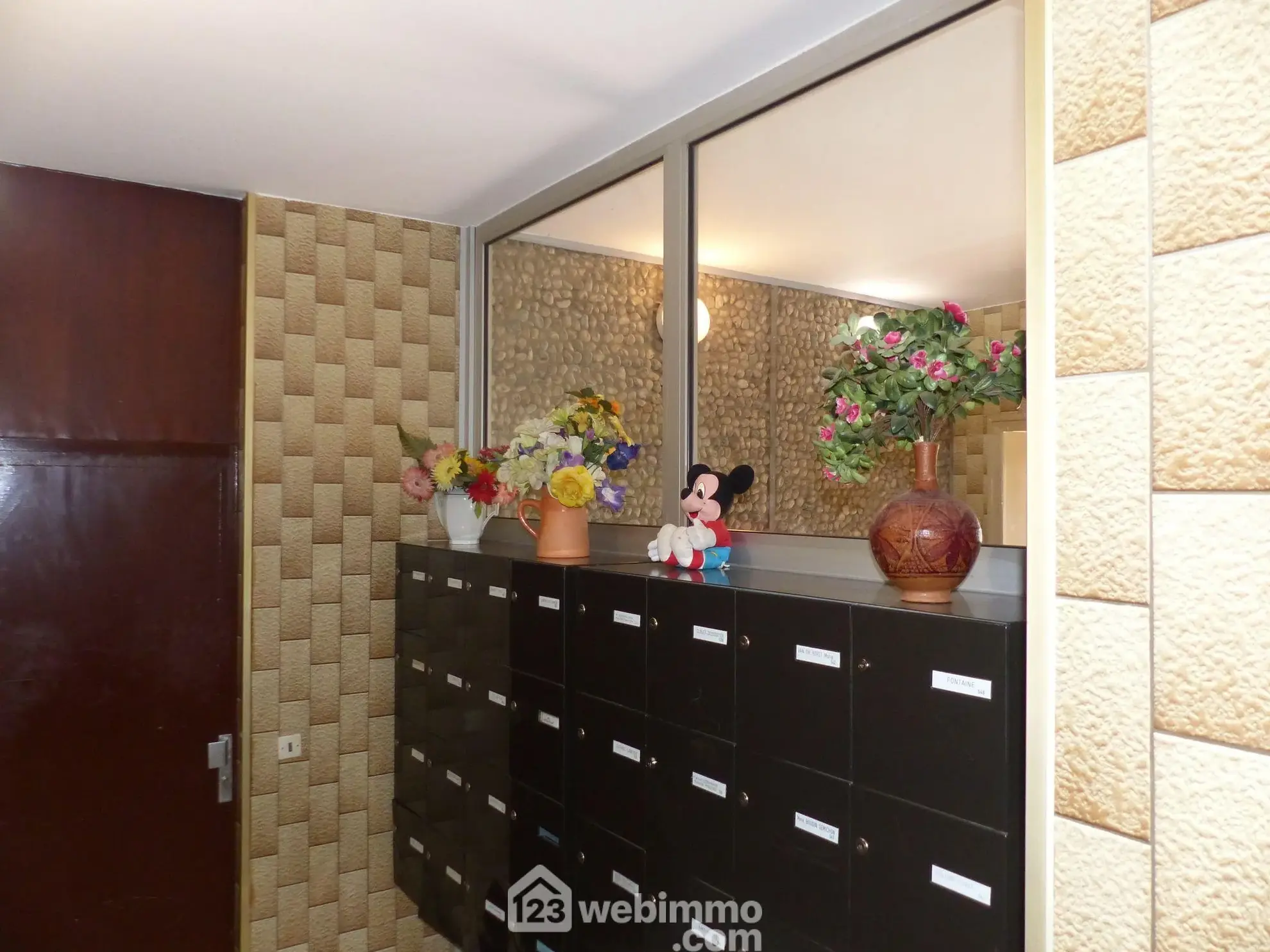 Appartement de 99 m² à Bihorel avec 3 chambres, résidence sécurisée et parking 