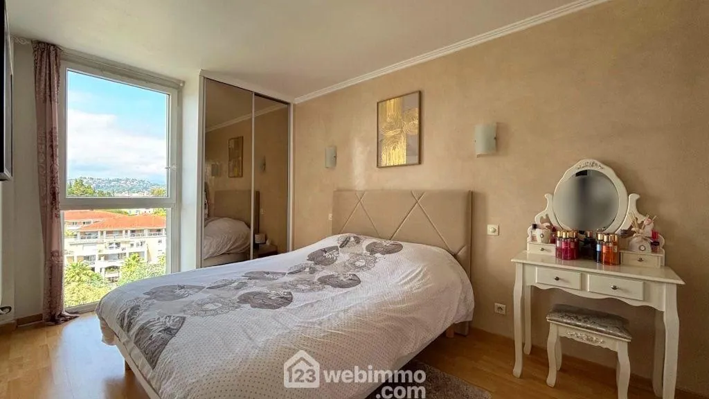 Appartement 3 pièces de 71 m² au Cannet avec parking et cave 