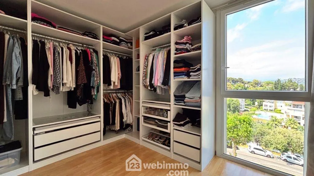 Appartement 3 pièces de 71 m² au Cannet avec parking et cave 