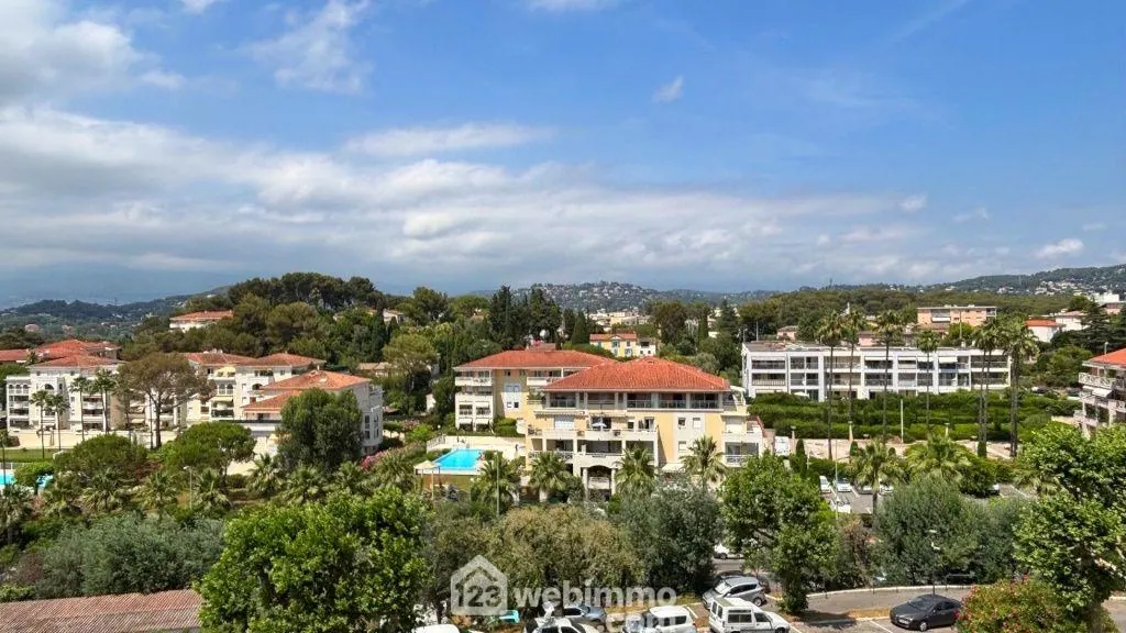 Appartement 3 pièces de 71 m² au Cannet avec parking et cave 