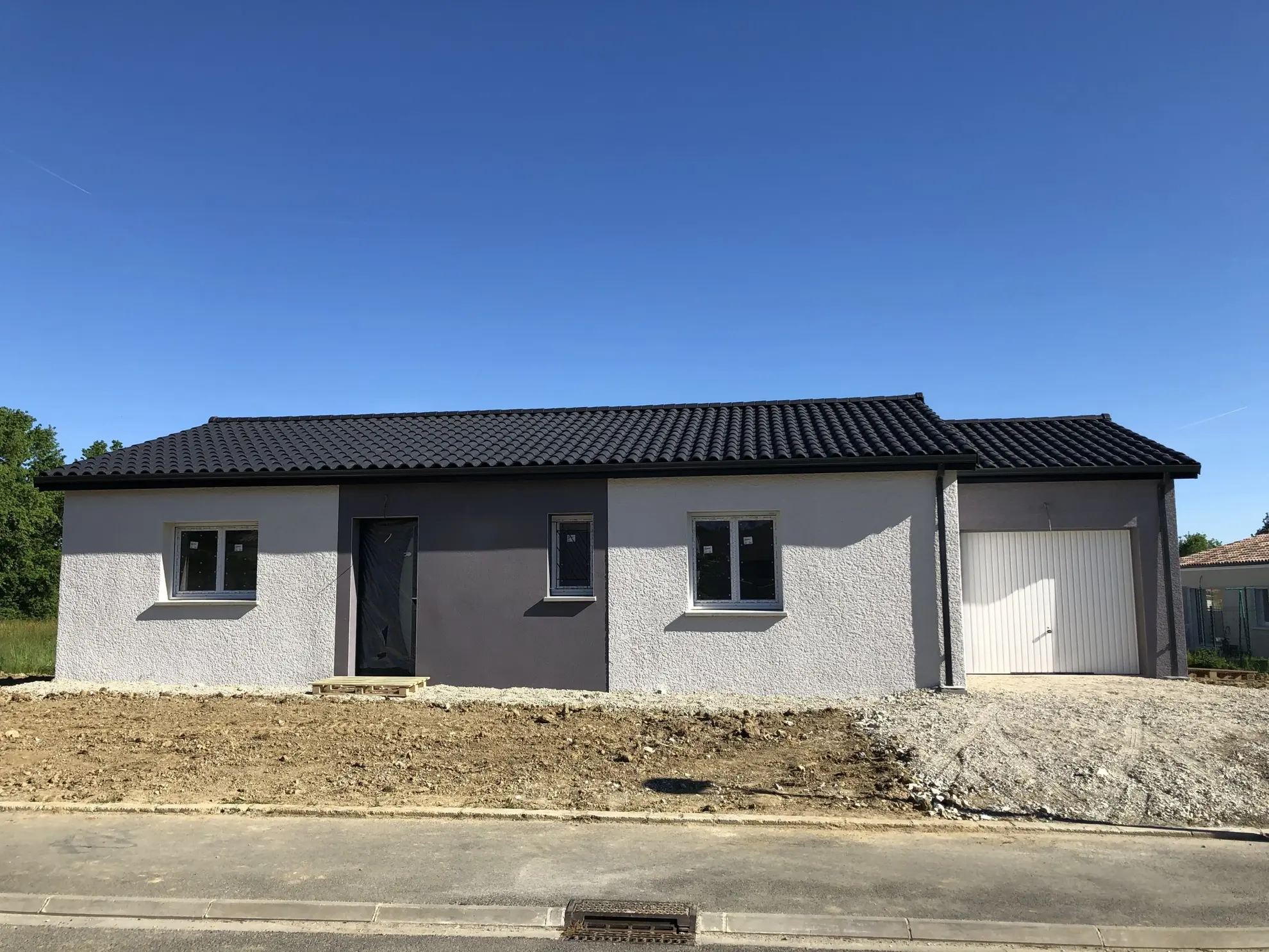 Belle villa de plain-pied à FONSORBES avec prestations modernes et terrain piscinable 