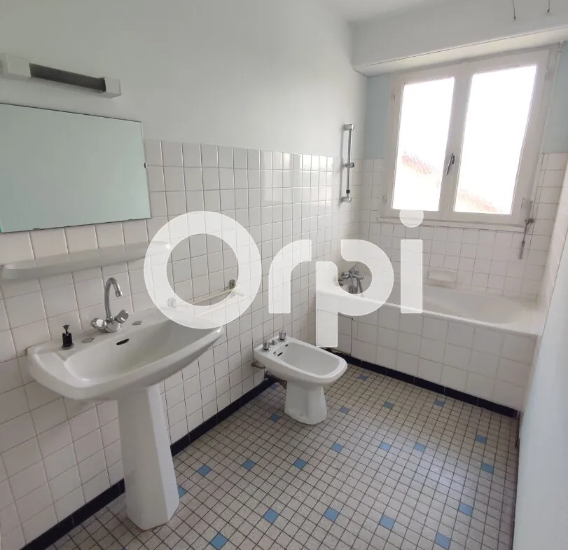 Appartement traversant 2 chambres à Jurançon, centre-ville 
