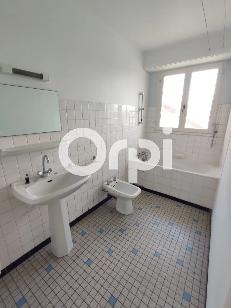 Appartement traversant 2 chambres à Jurançon, centre-ville 